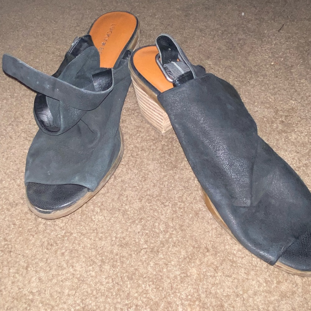 Iucky brand pumps